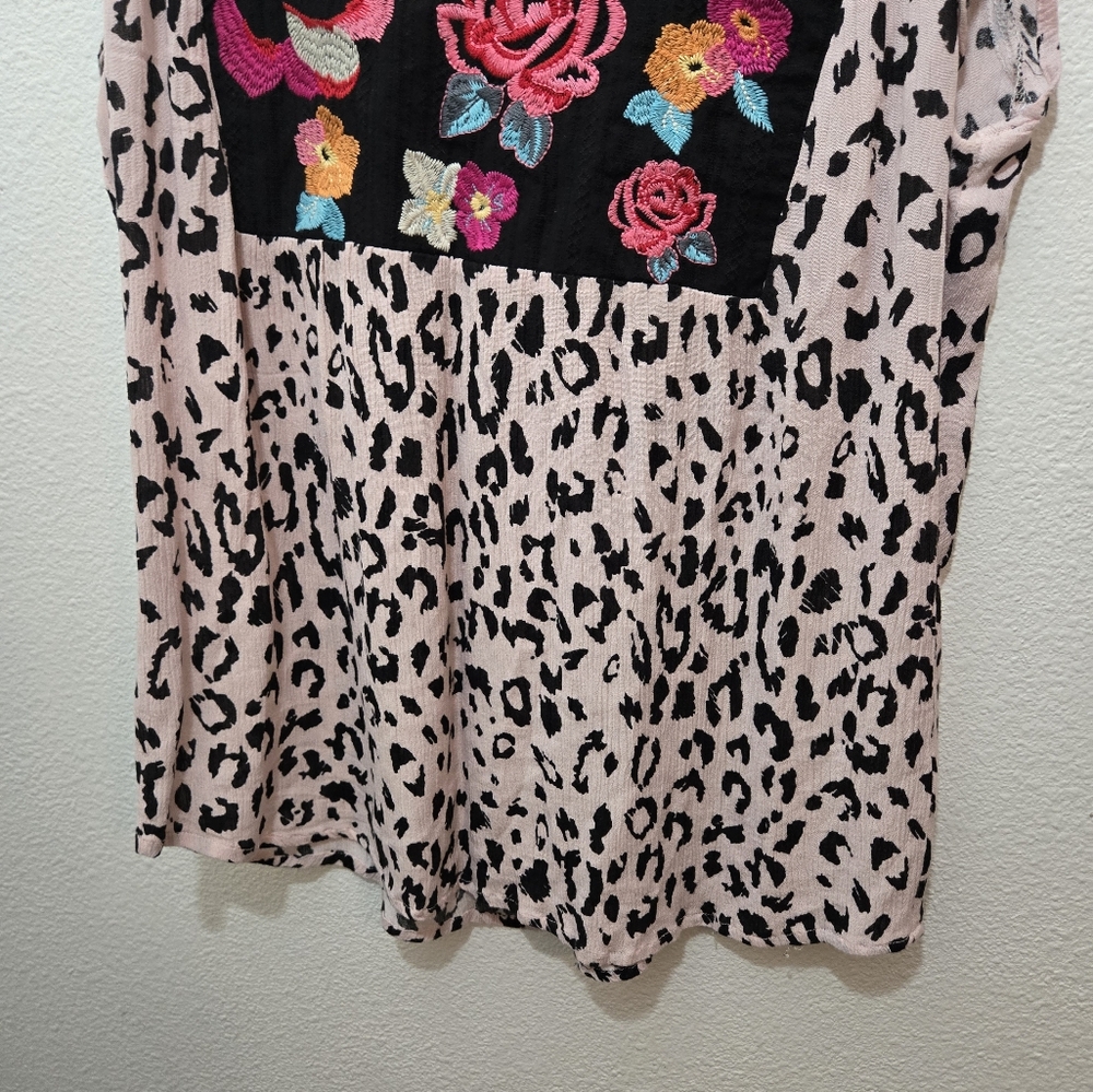 Savannah Jane Embroidered Top Medium - image 8